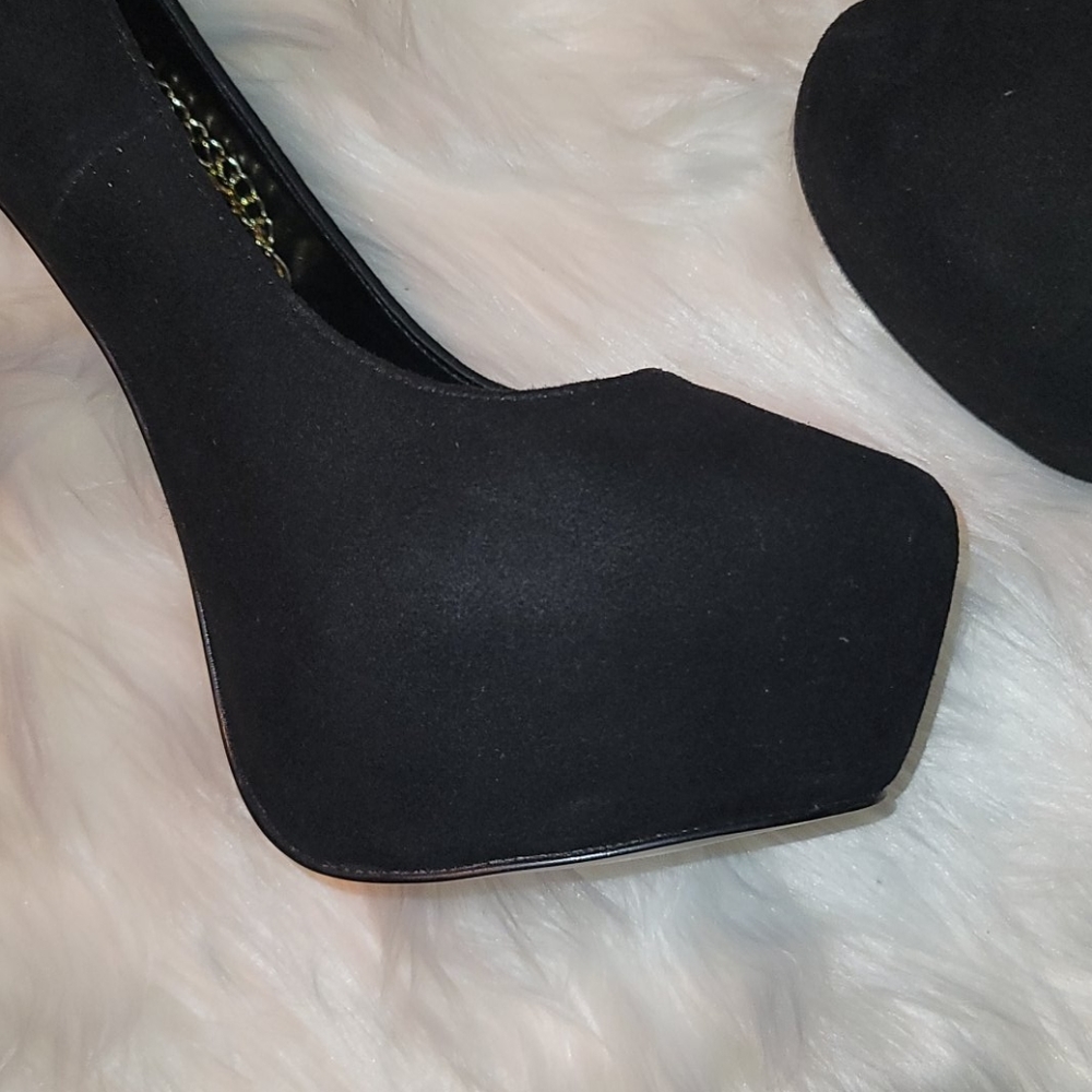 Shoes - Picture 7 of 8